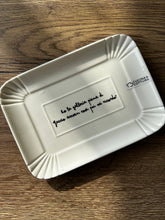 Carica l'immagine nel visualizzatore di Gallery, Vassoio Rettangolare In Porcellana con scritta