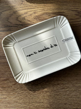 Carica l'immagine nel visualizzatore di Gallery, Vassoio Rettangolare In Porcellana con scritta