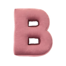 Carica l&#39;immagine nel visualizzatore di Gallery, Cuscino Lettera In Velluto Rosa Cipria
