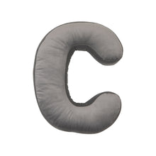 Carica l&#39;immagine nel visualizzatore di Gallery, Cuscino Lettera In Velluto Grigio
