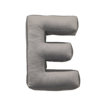 Carica l&#39;immagine nel visualizzatore di Gallery, Cuscino Lettera In Velluto Grigio
