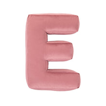 Carica l&#39;immagine nel visualizzatore di Gallery, Cuscino Lettera In Velluto Rosa Cipria
