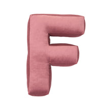 Carica l&#39;immagine nel visualizzatore di Gallery, Cuscino Lettera In Velluto Rosa Cipria
