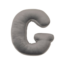 Carica l&#39;immagine nel visualizzatore di Gallery, Cuscino Lettera In Velluto Grigio
