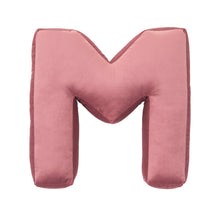 Carica l&#39;immagine nel visualizzatore di Gallery, Cuscino Lettera In Velluto Rosa Cipria
