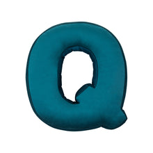 Carica l&#39;immagine nel visualizzatore di Gallery, Cuscino Lettera In Velluto Petrolio
