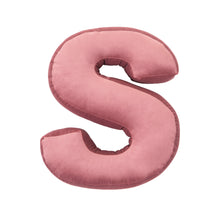Carica l&#39;immagine nel visualizzatore di Gallery, Cuscino Lettera In Velluto Rosa Cipria
