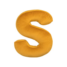 Carica l&#39;immagine nel visualizzatore di Gallery, Cuscino Lettera In Velluto Giallo
