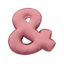 Carica l&#39;immagine nel visualizzatore di Gallery, Cuscino Lettera In Velluto Rosa Cipria
