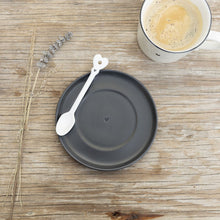 Carica l&#39;immagine nel visualizzatore di Gallery, Piatto Per Tazza Nero
